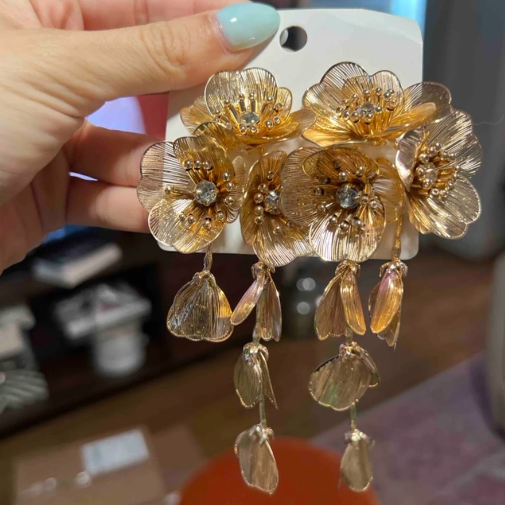 Flower drop earrings